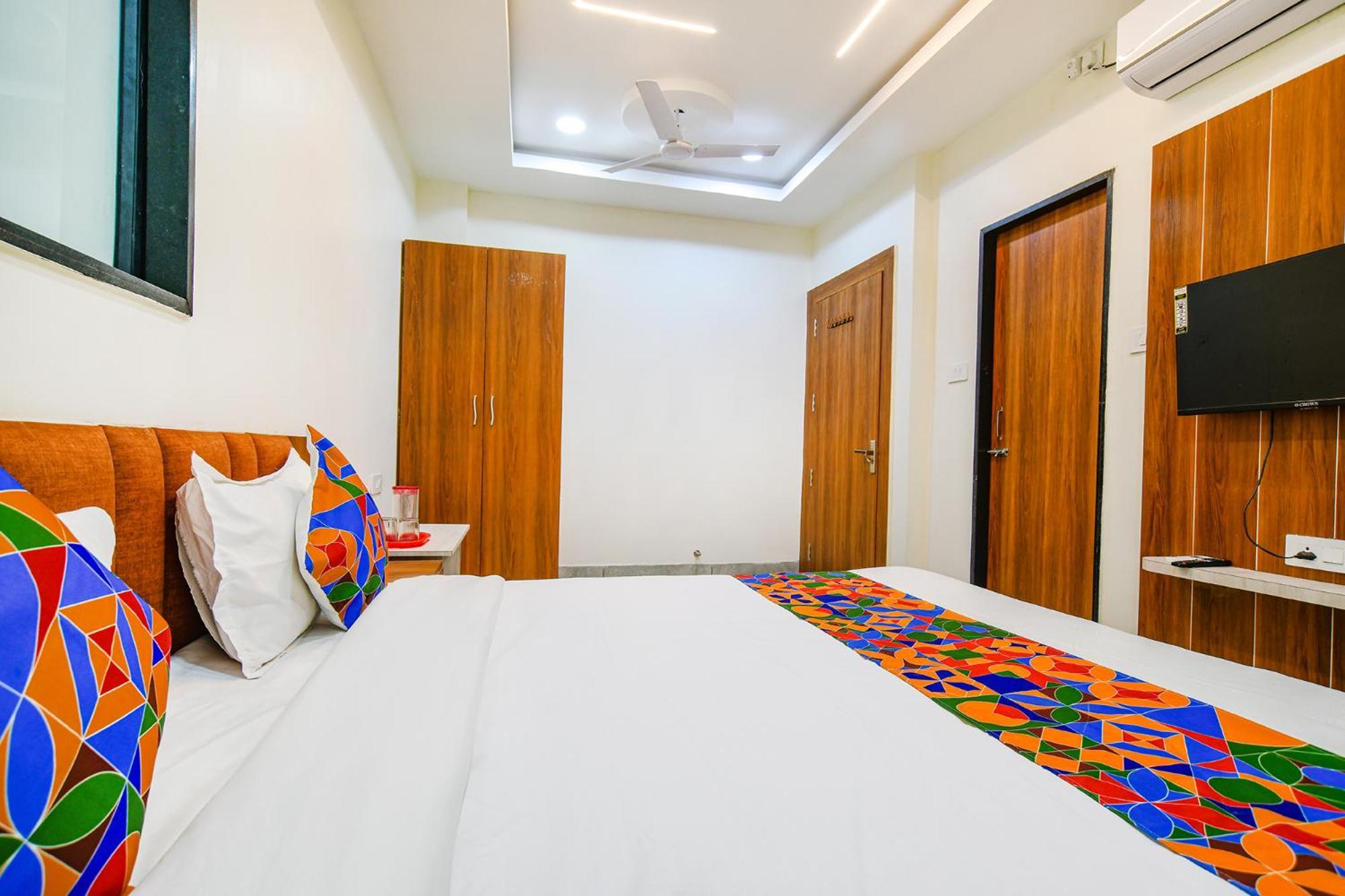 Fabhotel Shree Nakoda Paradise 우자인 외부 사진