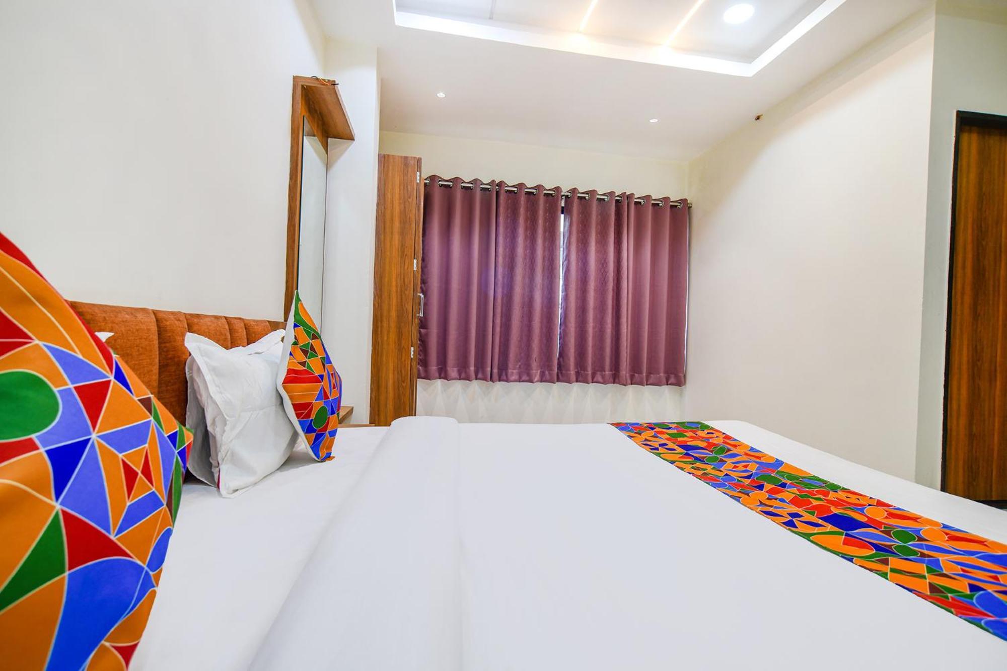 Fabhotel Shree Nakoda Paradise 우자인 외부 사진