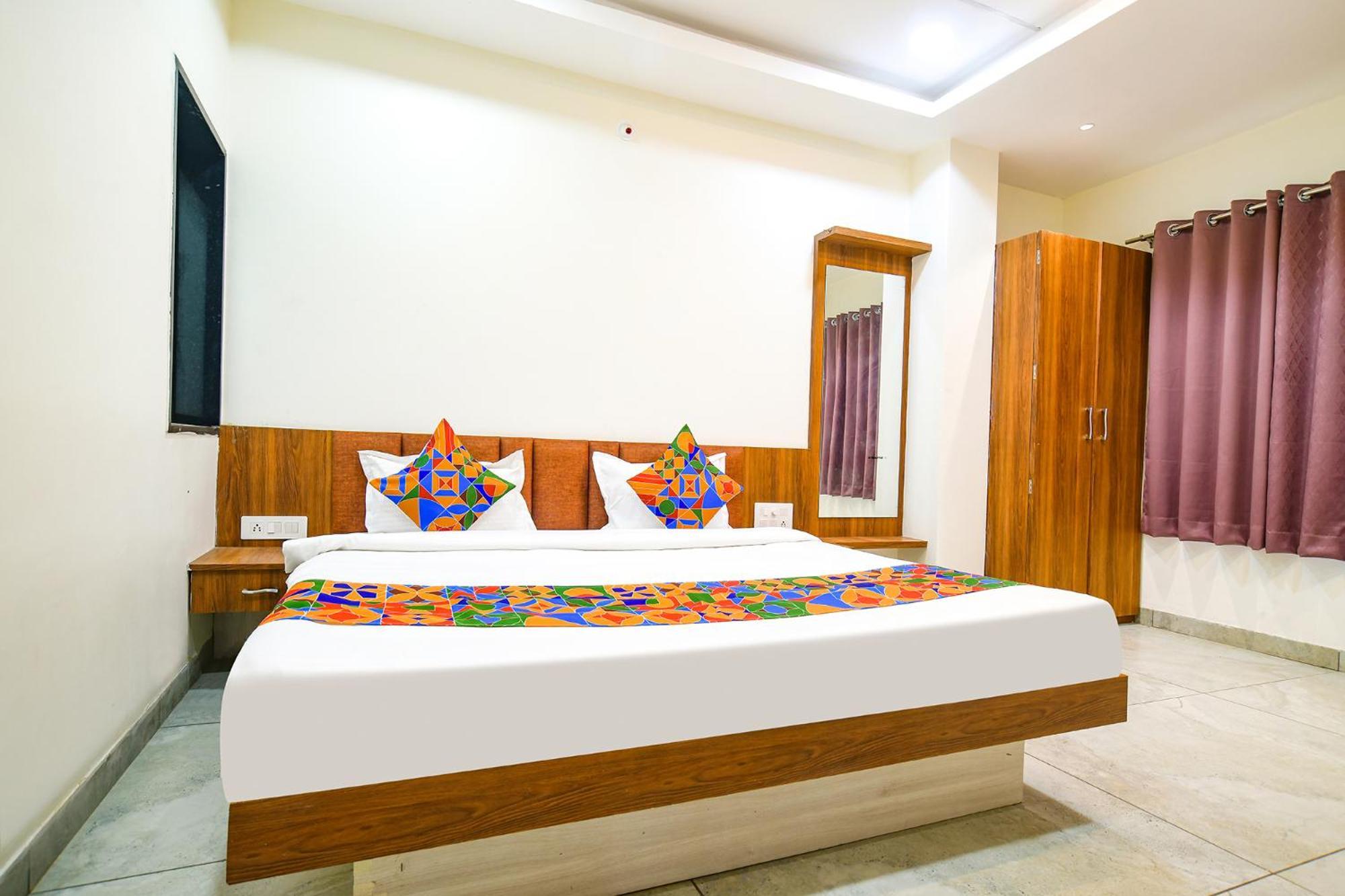 Fabhotel Shree Nakoda Paradise 우자인 외부 사진