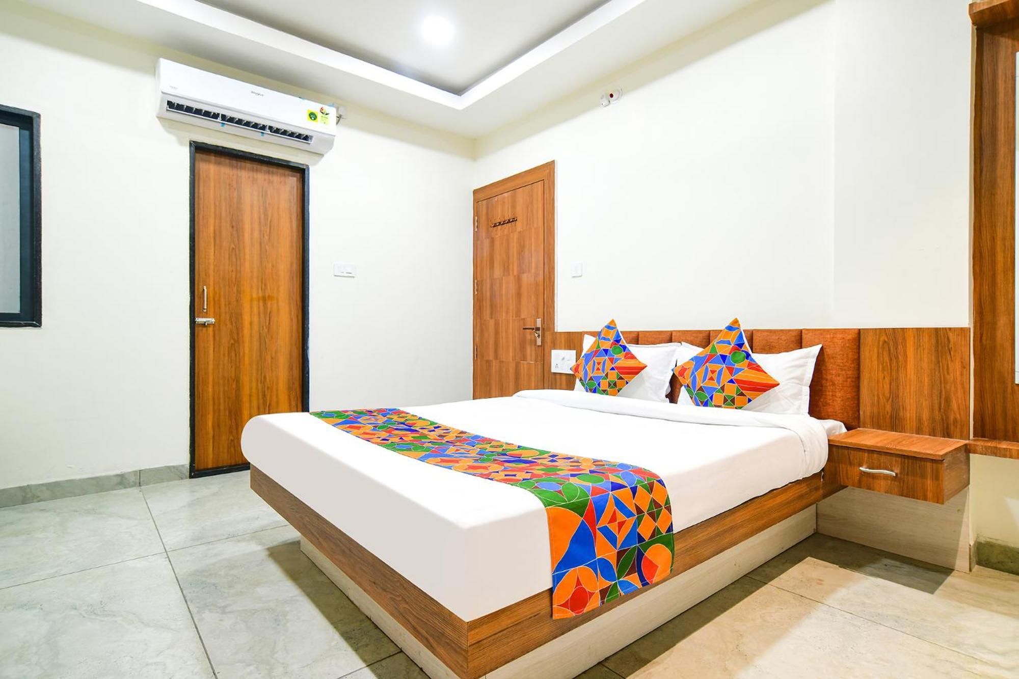 Fabhotel Shree Nakoda Paradise 우자인 외부 사진
