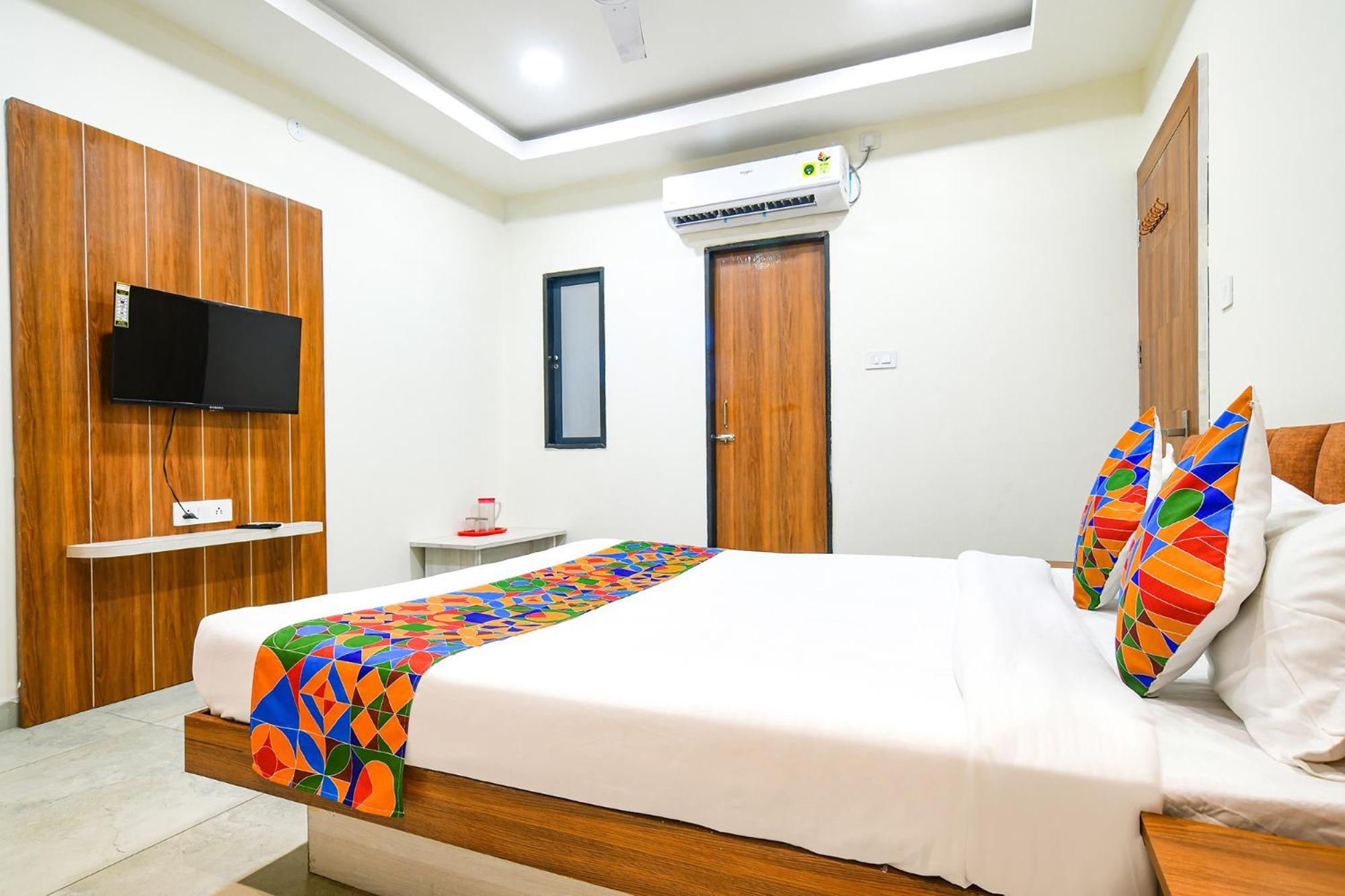 Fabhotel Shree Nakoda Paradise 우자인 외부 사진